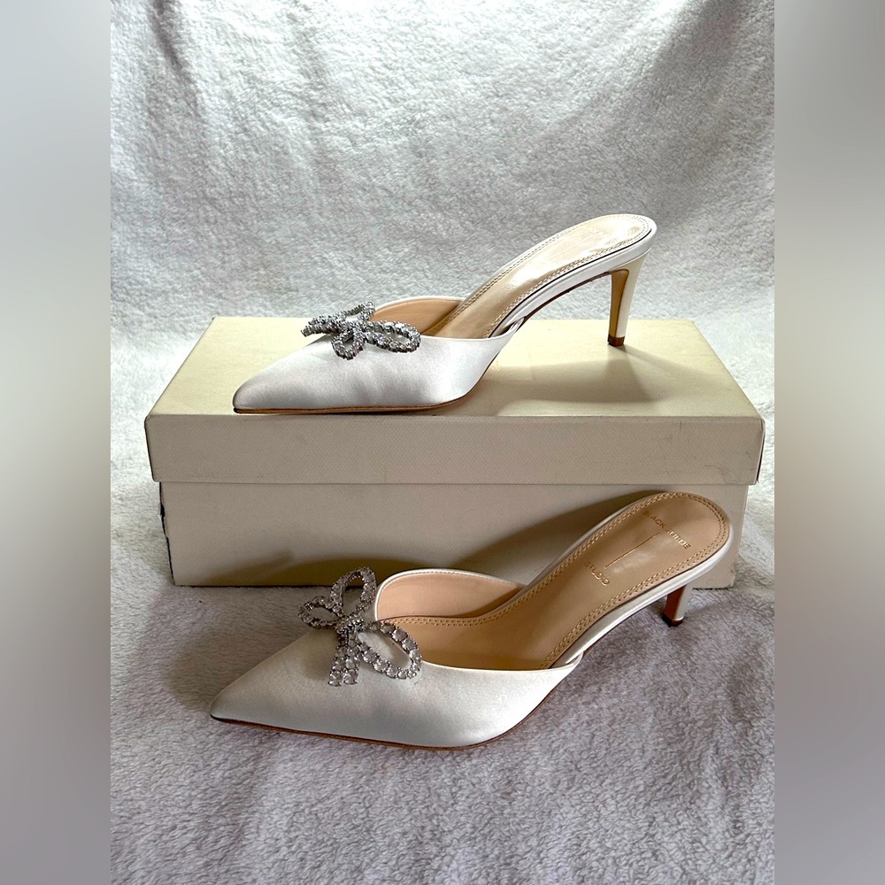 BLACK SUEDE STUDIO Extra 65 White Satin Cristal Bow Pointy Toe Mule Sz 37 (US 7)